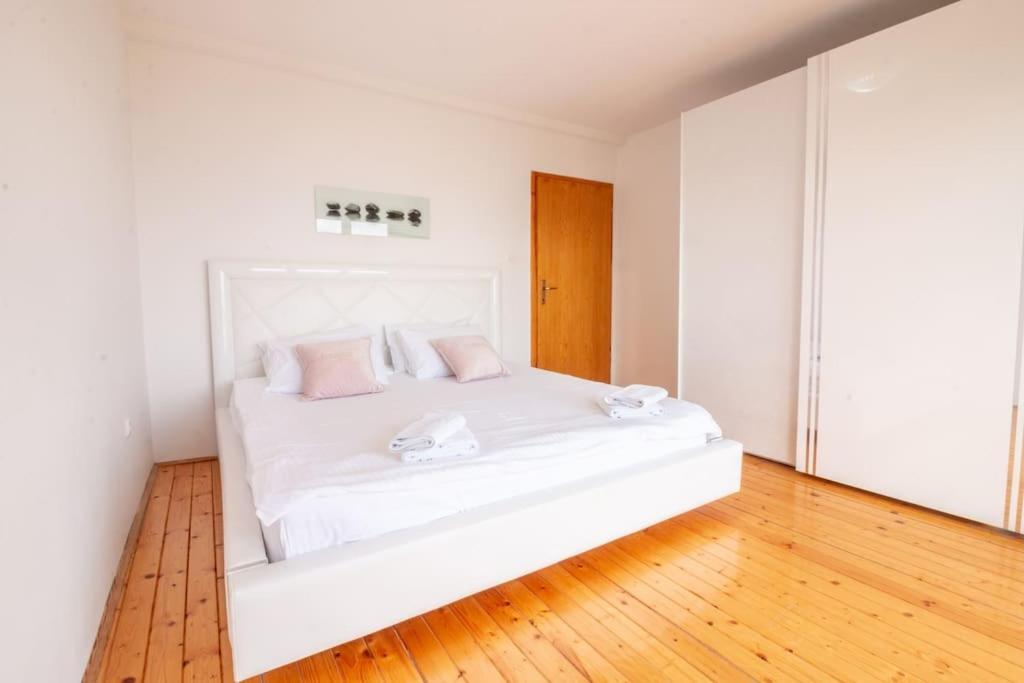 Casa Farmak - 4 Bedroom Lux Apartment With Infinity Pool & Lake View Охрид Экстерьер фото