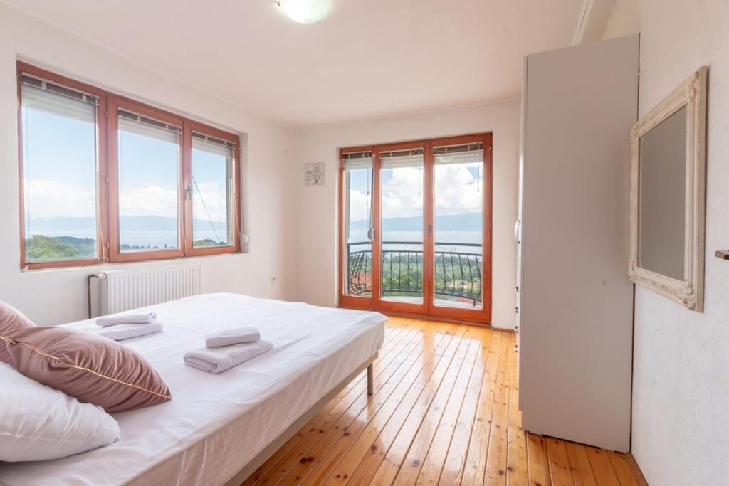 Casa Farmak - 4 Bedroom Lux Apartment With Infinity Pool & Lake View Охрид Экстерьер фото